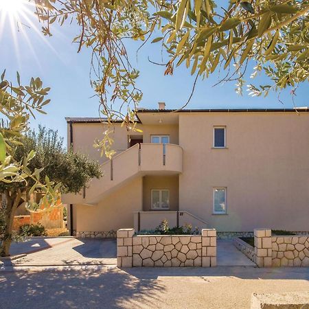 Gorgeous Apartment In Mandre With Kitchen Exterior foto