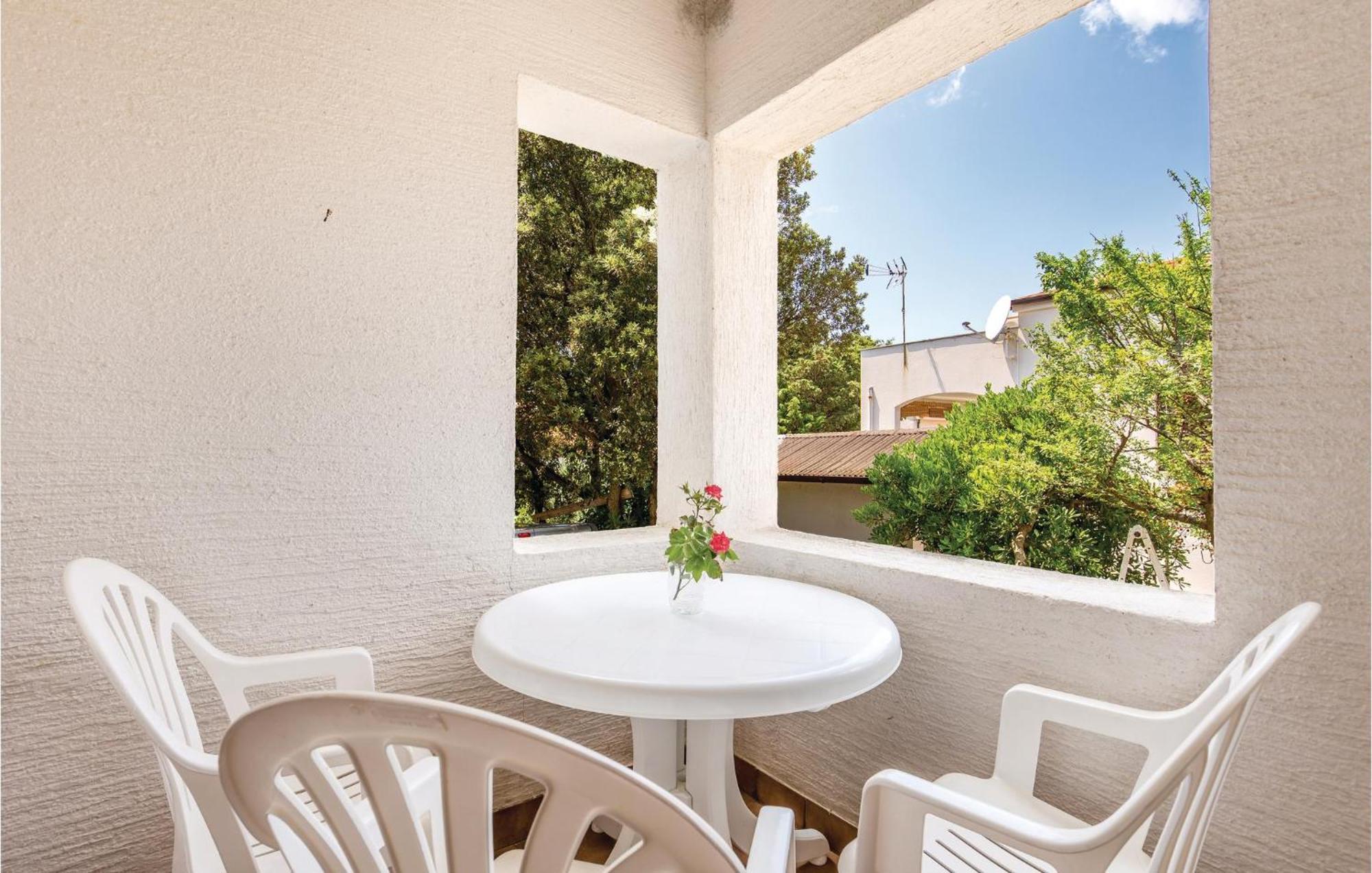 Gorgeous Apartment In Mandre With Kitchen Exterior foto