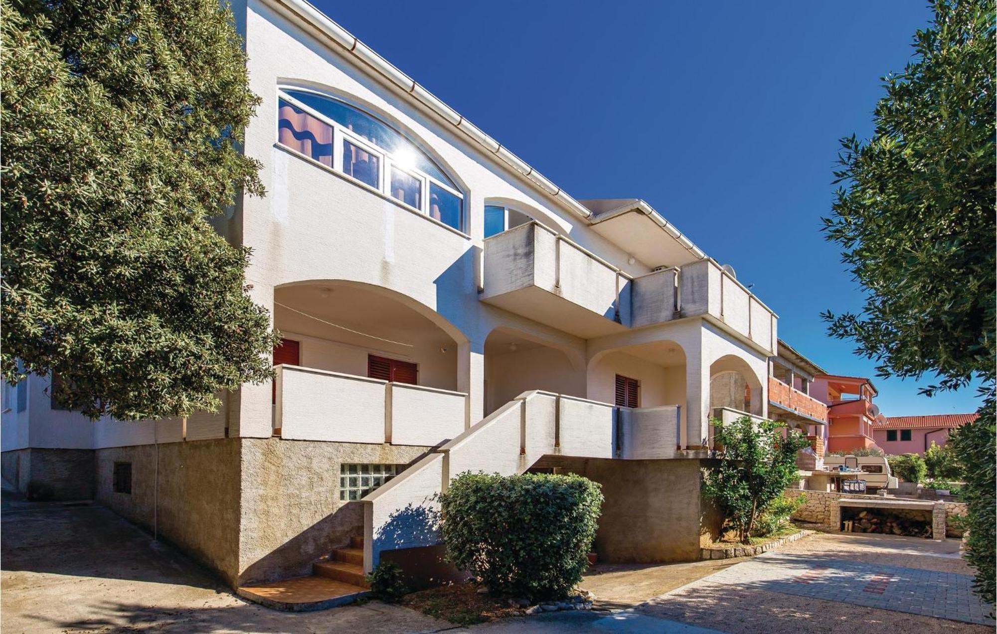 Gorgeous Apartment In Mandre With Kitchen Exterior foto
