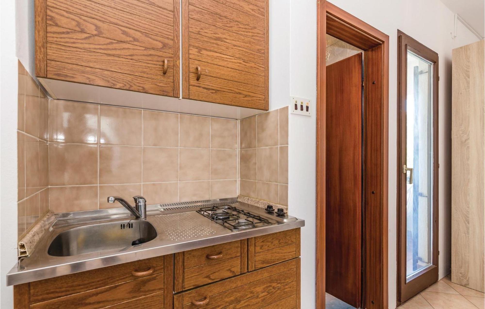 Gorgeous Apartment In Mandre With Kitchen Exterior foto